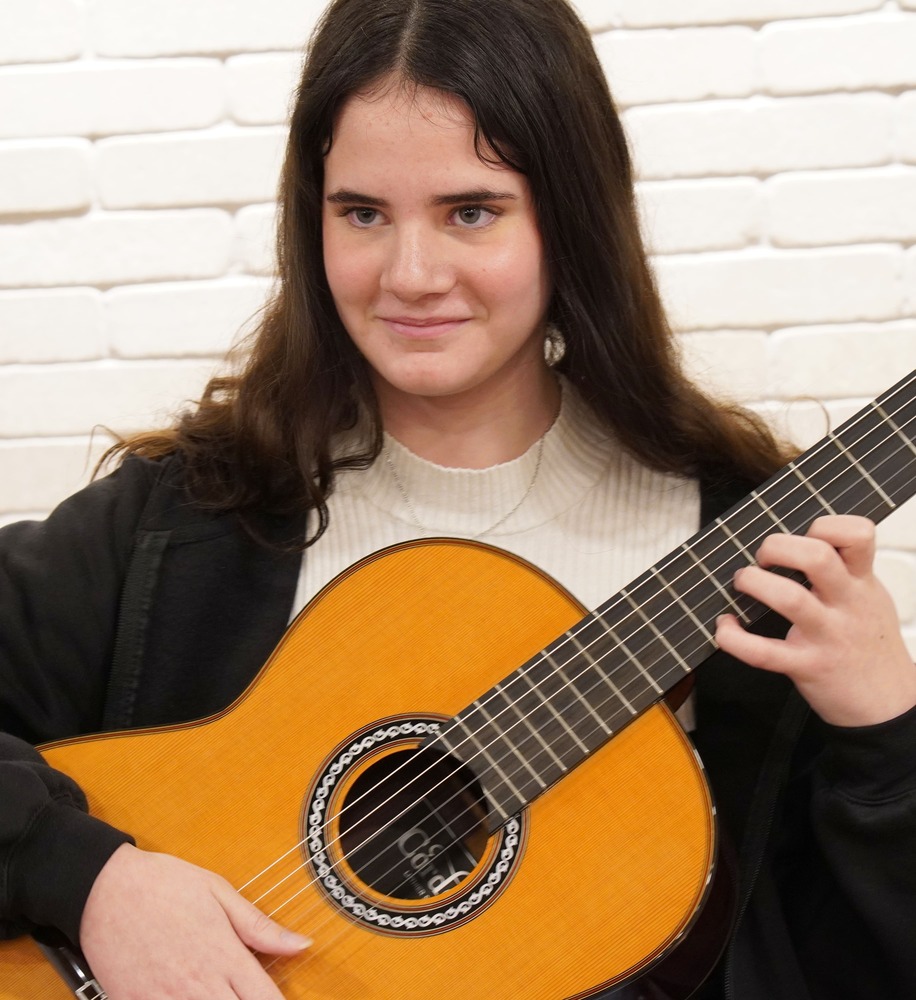 תלמידי גיטרה בהופעה קבוצתית - אסף בראון